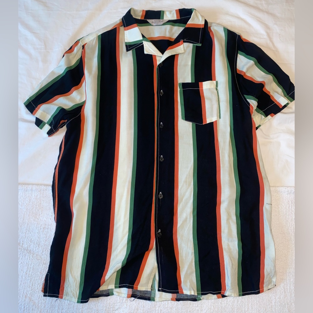 Short sleeve trendy button up